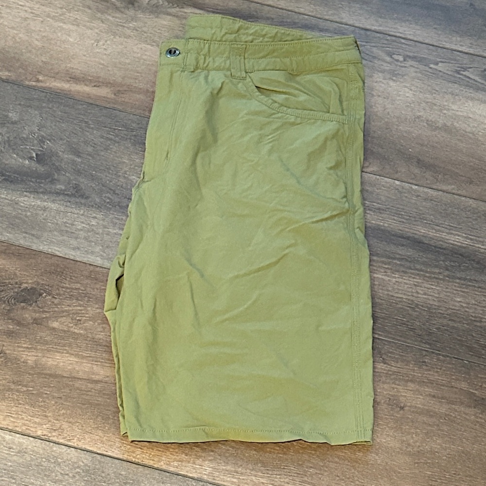 Patagonia Men's Light Olive Green Cargo Shorts